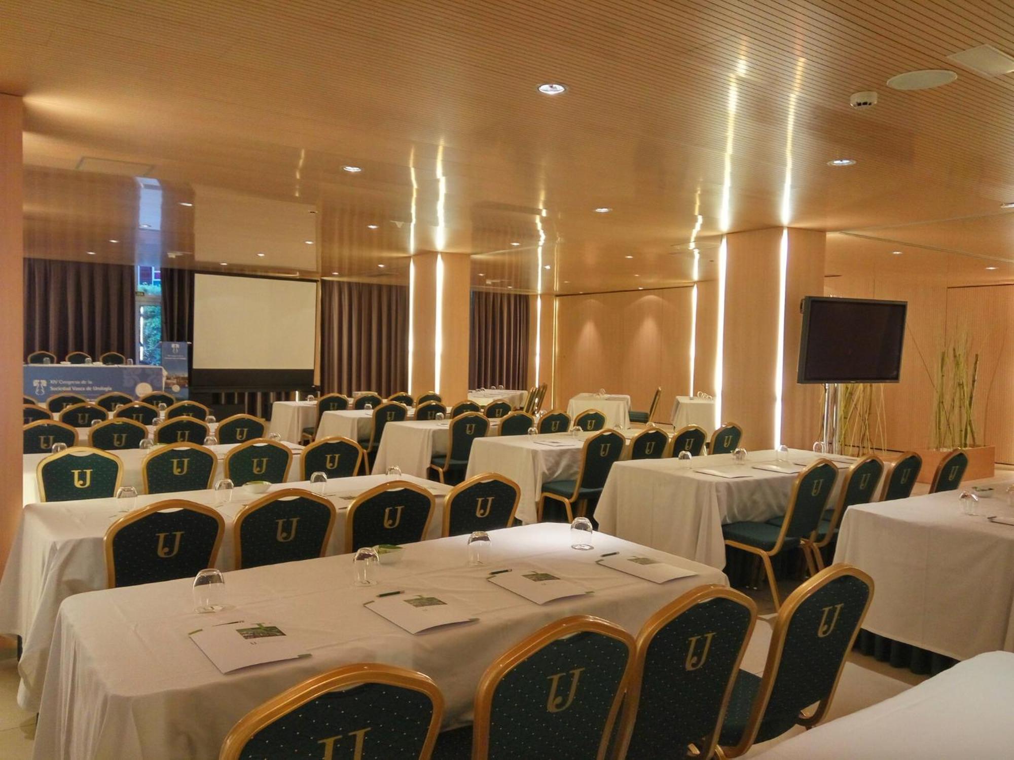 Hotel Jardines De Uleta Suites Vitoria-Gasteiz Eksteriør bilde