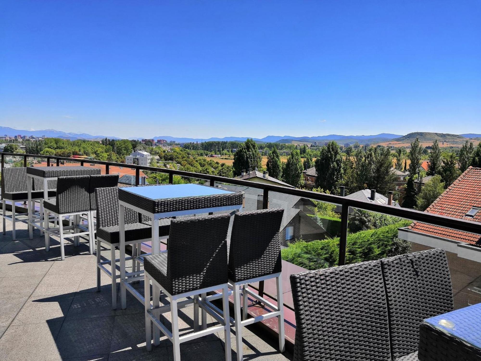Hotel Jardines De Uleta Suites Vitoria-Gasteiz Eksteriør bilde