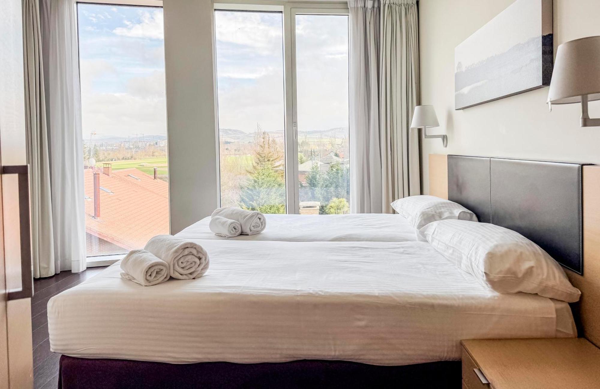 Hotel Jardines De Uleta Suites Vitoria-Gasteiz Eksteriør bilde