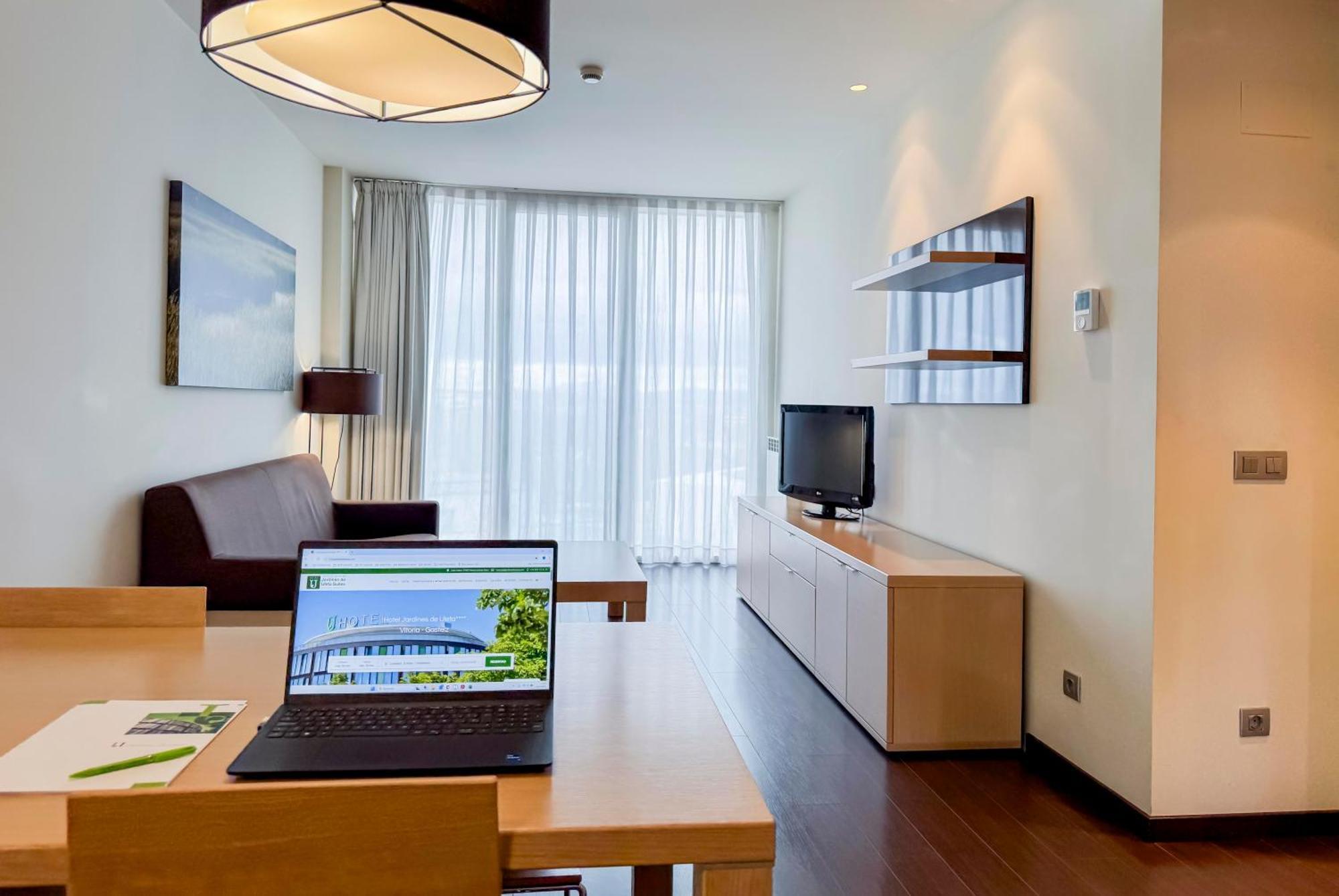 Hotel Jardines De Uleta Suites Vitoria-Gasteiz Eksteriør bilde