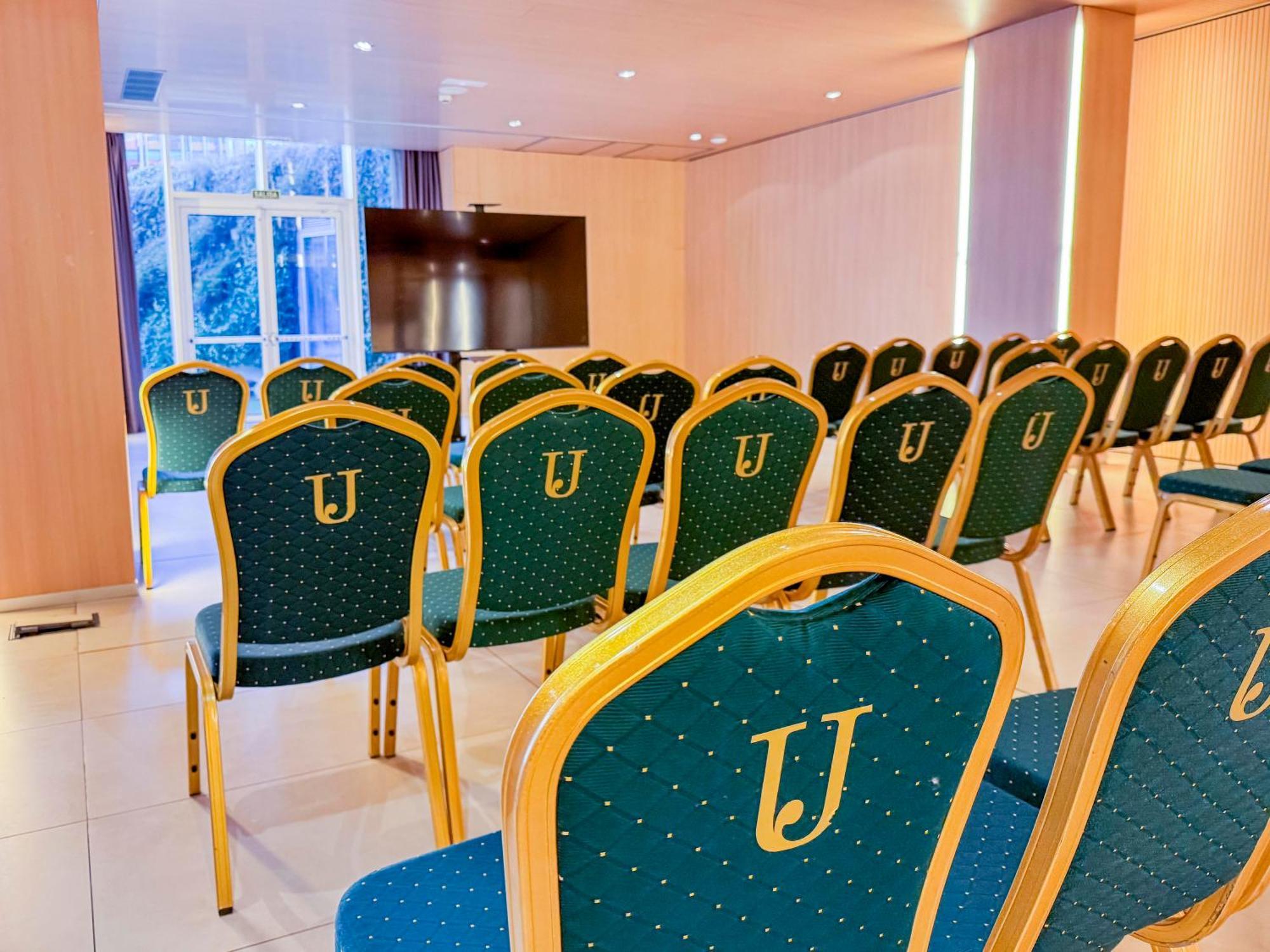 Hotel Jardines De Uleta Suites Vitoria-Gasteiz Eksteriør bilde