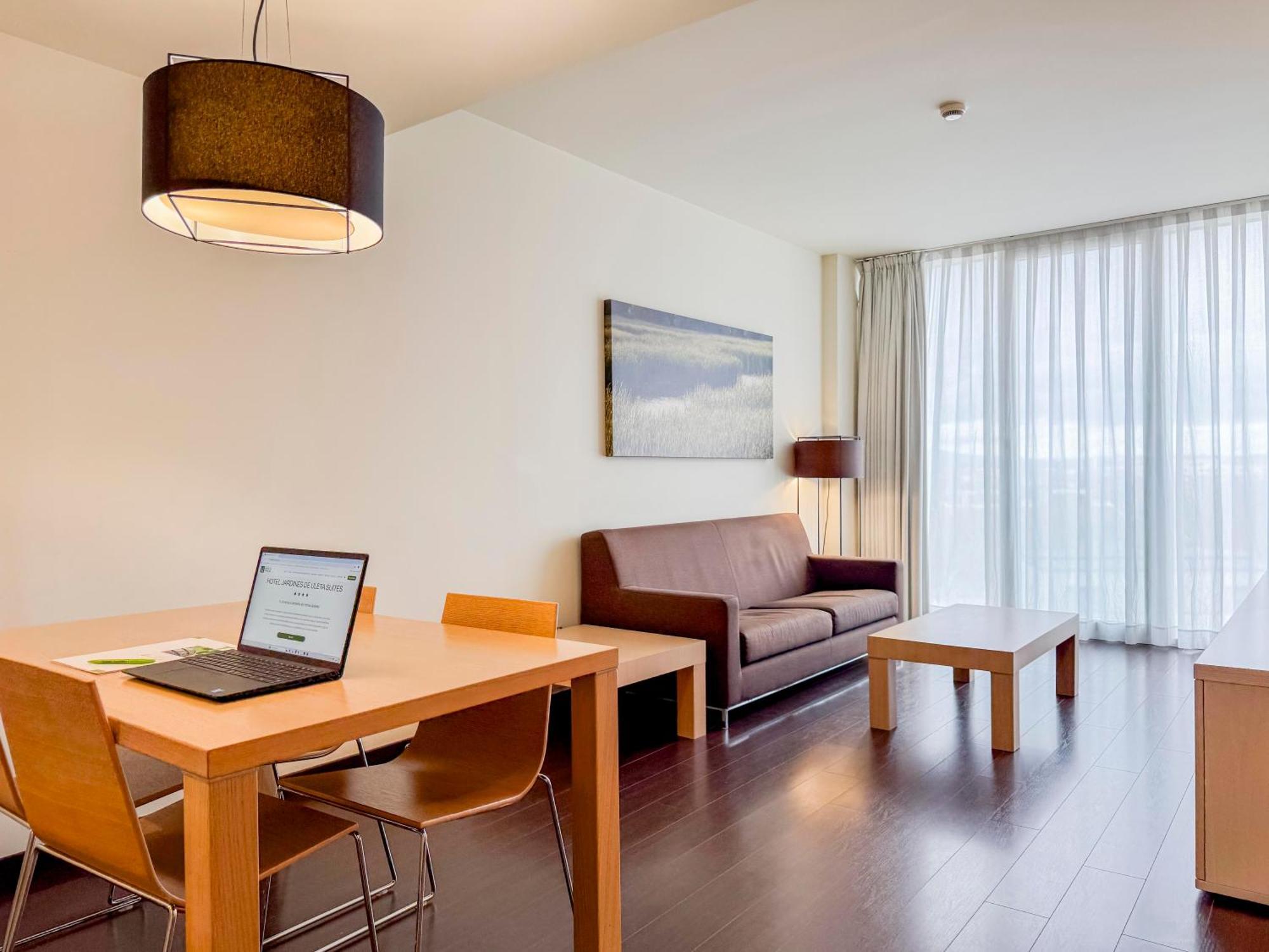 Hotel Jardines De Uleta Suites Vitoria-Gasteiz Eksteriør bilde