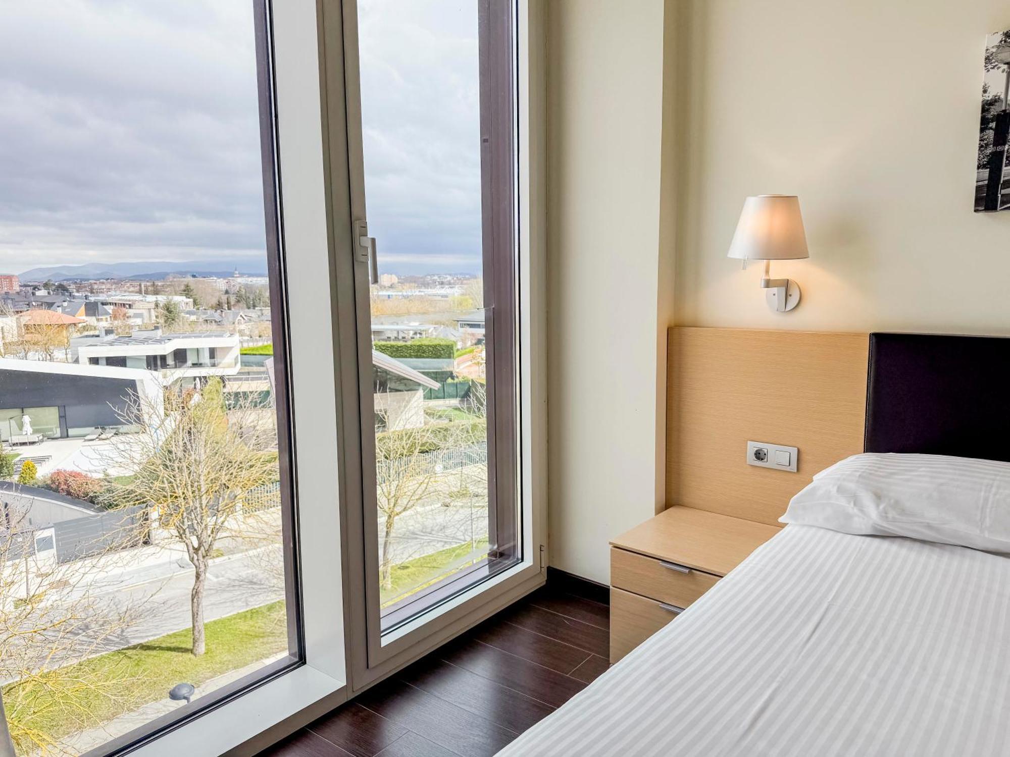 Hotel Jardines De Uleta Suites Vitoria-Gasteiz Eksteriør bilde